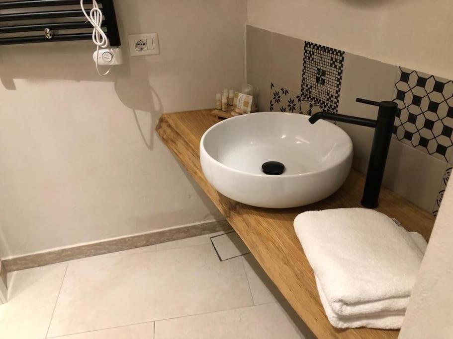Locus Pendinelli Trani住宿加早餐旅馆 外观 照片